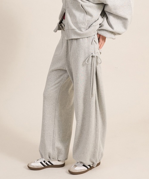 apres jour mignon（アプレジュールミニョン）の「サイドレースアップスウェットパンツ（その他パンツ・レディース・ネイビー/杢グレー/ブラック・LARGE/SMALL/MEDIUM）」の2枚目の写真