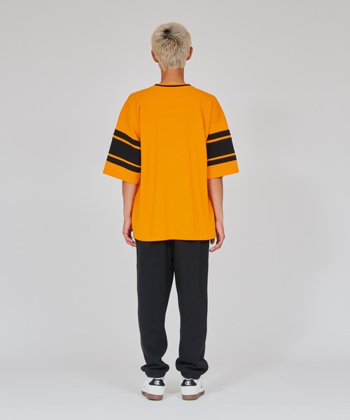 Champion（チャンピオン）の「【Champion/チャンピオン】メンズ アクションスタイル フットボールTシャツ（Tシャツ/カットソー・メンズ・オレンジ系その他2/ホワイト/グレー/ブラック・MEDIUM/X-LARGE/LARGE）」の7枚目の写真