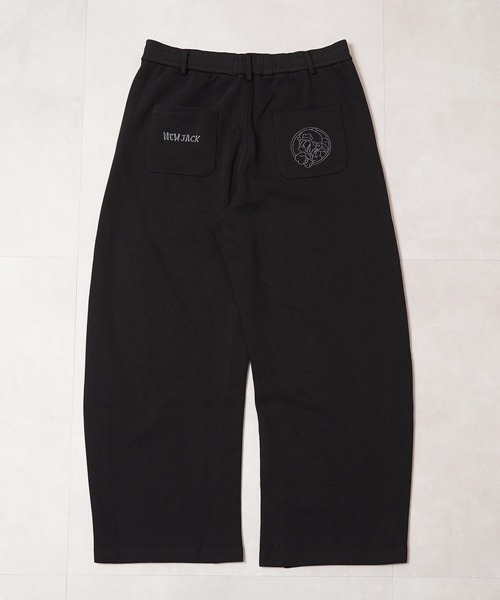 1111clothing(ワンフォークロージング)の「NEW JACK 刺繍 バレルスウェットパンツ / NEW JACK Embroidered Barrel Sweatpants(スウェットパンツ・メンズ・ブラック/グレイッシュベージュ・M/L)」の5枚目の写真