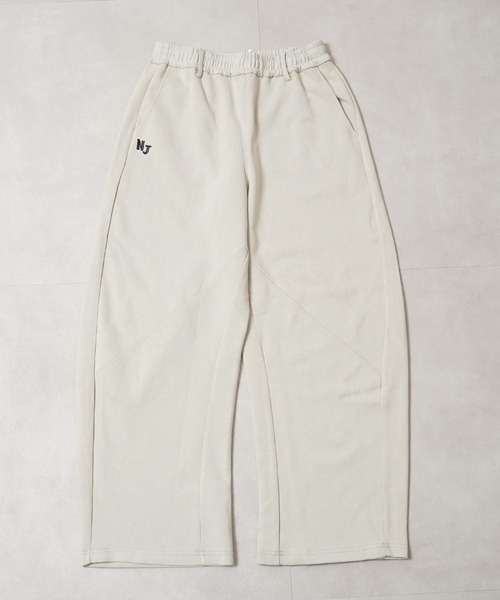 1111clothing(ワンフォークロージング)の「NEW JACK 刺繍 バレルスウェットパンツ / NEW JACK Embroidered Barrel Sweatpants(スウェットパンツ・メンズ・ブラック/グレイッシュベージュ・M/L)」の7枚目の写真