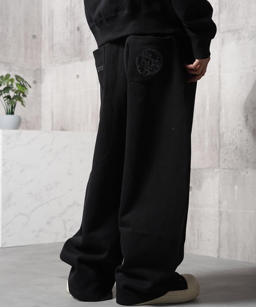 1111clothing(ワンフォークロージング)の「NEW JACK 刺繍 バレルスウェットパンツ / NEW JACK Embroidered Barrel Sweatpants(スウェットパンツ・メンズ・ブラック/グレイッシュベージュ・M/L)」の14枚目の写真