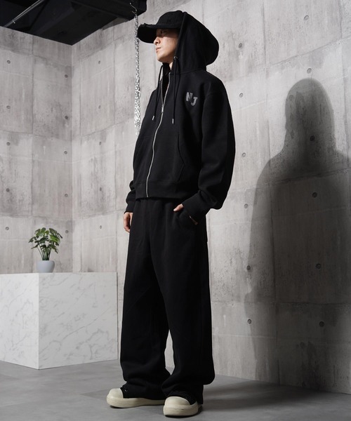 1111clothing(ワンフォークロージング)の「NEW JACK 刺繍 バレルスウェットパンツ / NEW JACK Embroidered Barrel Sweatpants(スウェットパンツ・メンズ・ブラック/グレイッシュベージュ・M/L)」の13枚目の写真
