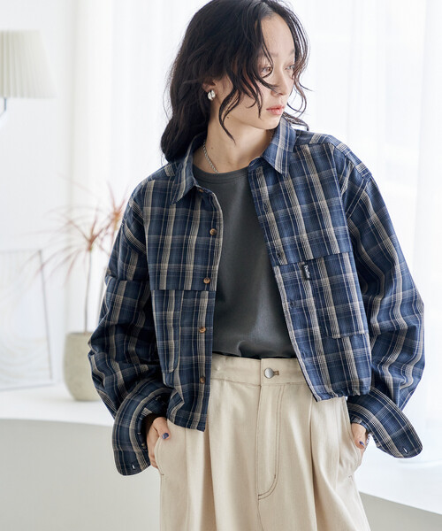 FREAK'S STORE（フリークスストア）の「Foxfire × FREAK'S STORE/フォックスファイヤー 別注 フィッシングポケット ロングスリーブシャツ（シャツ/ブラウス・レディース・グレー/グリーン/インディゴブルー/ベージュ/カモフラージュ・ﾌﾘ-）」の4枚目の写真