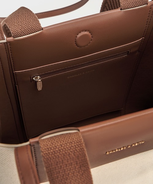 CHARLES & KEITH(チャールズ & キース)の「Shalia シャリア キャンバスダブルハンドルトートバッグ(トートバッグ・レディース・ベージュ系その他・XL)」の3枚目の写真