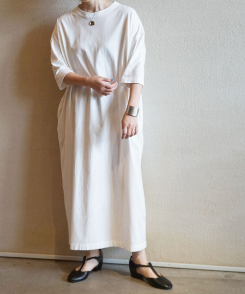 JOURNAL STANDARD LUXE（ジャーナルスタンダード　ラックス）の「クラシック天竺スタンダードクルーネックワンピース（ワンピース・レディース・ホワイト/ブラック・MEDIUM/SMALL）」の2枚目の写真