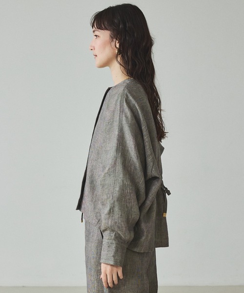 qualite（カリテ）の「ラメリネンフォルムブルゾン/春服/夏服/オフィスカジュアル/セットアップ対応/リネン（ブルゾン・レディース・グレイッシュベージュ・フリー）」の8枚目の写真