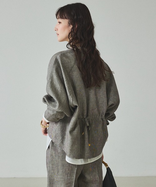 qualite（カリテ）の「ラメリネンフォルムブルゾン/春服/夏服/オフィスカジュアル/セットアップ対応/リネン（ブルゾン・レディース・グレイッシュベージュ・フリー）」の6枚目の写真