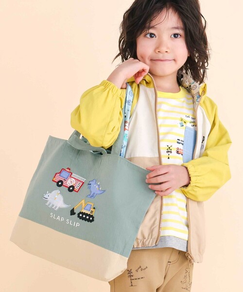SLAP SLIP（スラップスリップ）の「恐竜はたらくくるまパッチ刺しゅうリバーシブルレッスンバッグ（ショルダーバッグ・キッズ・ネイビー/グリーン・FREE）」の2枚目の写真
