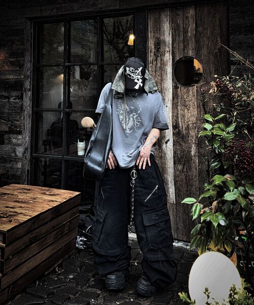 RSSC(アールエスエスシー)の「CONVERTIBLE DESTROYED CARGO DENIM PANTS - BLACK(デニムパンツ・レディース・その他・2/1)」の9枚目の写真