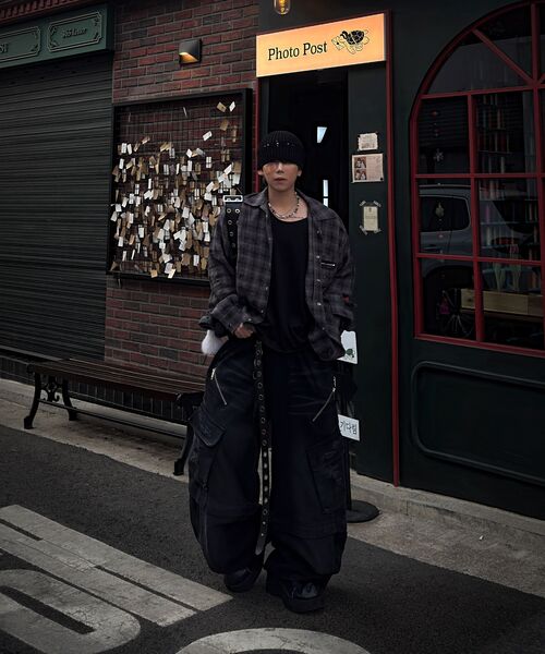 RSSC(アールエスエスシー)の「CONVERTIBLE DESTROYED CARGO DENIM PANTS - BLACK(デニムパンツ・レディース・その他・2/1)」の11枚目の写真