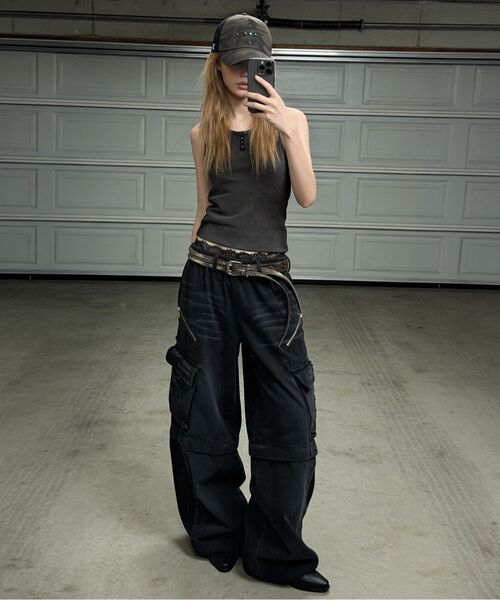 RSSC(アールエスエスシー)の「CONVERTIBLE DESTROYED CARGO DENIM PANTS - BLACK(デニムパンツ・レディース・その他・2/1)」の13枚目の写真