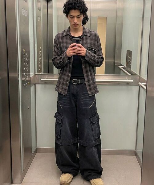 RSSC(アールエスエスシー)の「CONVERTIBLE DESTROYED CARGO DENIM PANTS - BLACK(デニムパンツ・レディース・その他・2/1)」の6枚目の写真