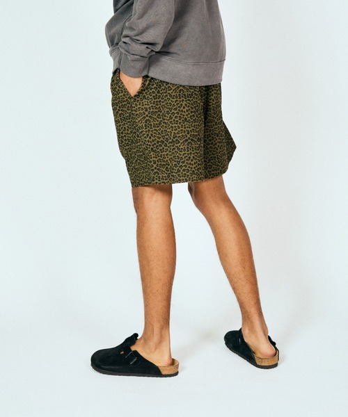 THRIFTY LOOK（スリフティールック）の「TRIFTY LOOK スリフティルック / printed 90s eazy short（その他パンツ・メンズ・グリーン/ブラウン/タイガーカモ・MEDIUM/LARGE）」の5枚目の写真