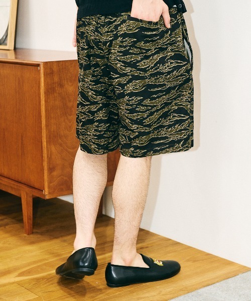 THRIFTY LOOK(スリフティールック)の「TRIFTY LOOK スリフティルック / printed 90s eazy short(その他パンツ・メンズ・グリーン/ブラウン/タイガーカモ・MEDIUM/LARGE)」の12枚目の写真