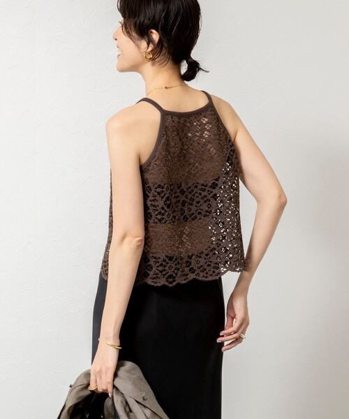 NOLLEY’S Sophi(ノーリーズソフィ)の「ウォッシャブルクロッシェレースアメスリタンクトップ(シャツ/ブラウス・レディース・ホワイト/ダークブラウン・38)」の2枚目の写真