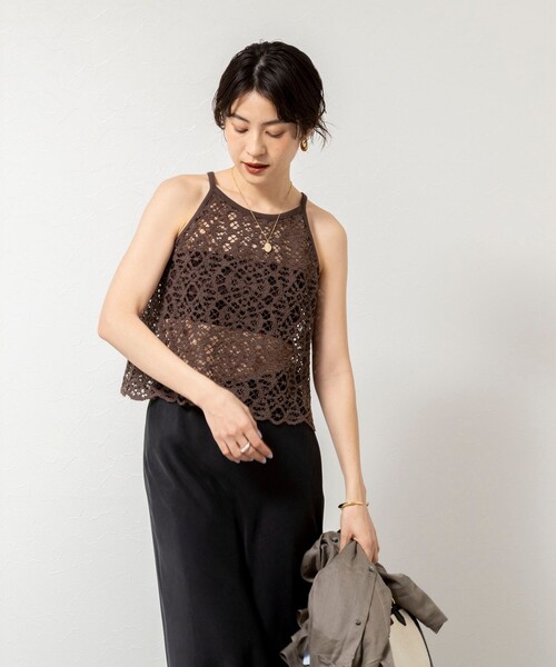 NOLLEY’S Sophi(ノーリーズソフィ)の「ウォッシャブルクロッシェレースアメスリタンクトップ(シャツ/ブラウス・レディース・ホワイト/ダークブラウン・38)」の9枚目の写真