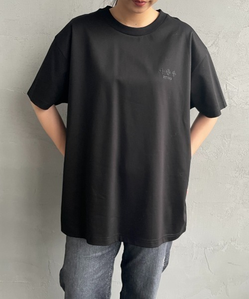 TATRAS（タトラス）の「[TATRAS/タトラス] 別注 GLUTO バック刺繍ロゴ ショートスリーブTシャツ（Tシャツ/カットソー・レディース・ブラック/ホワイト・1/2/3/4）」の6枚目の写真