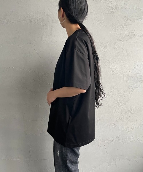 TATRAS（タトラス）の「[TATRAS/タトラス] 別注 GLUTO バック刺繍ロゴ ショートスリーブTシャツ（Tシャツ/カットソー・レディース・ブラック/ホワイト・1/2/3/4）」の7枚目の写真