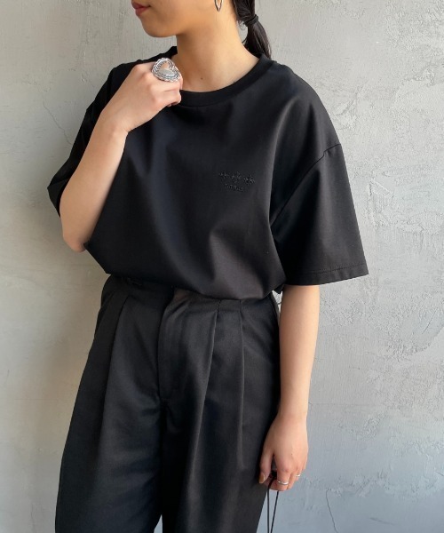 TATRAS（タトラス）の「[TATRAS/タトラス] 別注 GLUTO バック刺繍ロゴ ショートスリーブTシャツ（Tシャツ/カットソー・レディース・ブラック/ホワイト・1/2/3/4）」の9枚目の写真