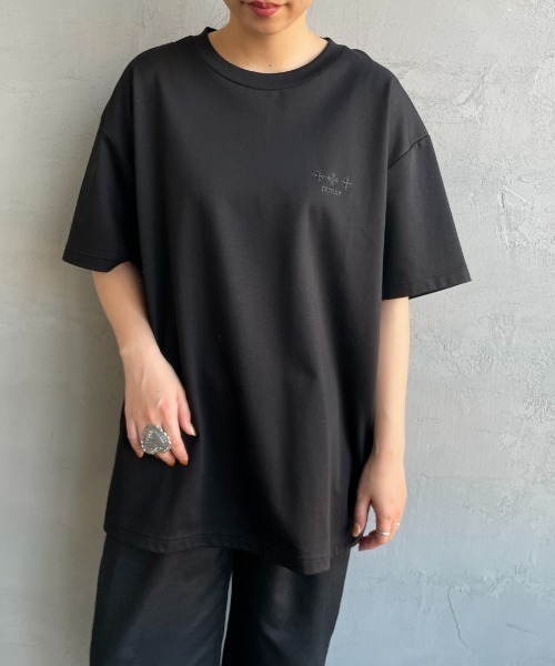 TATRAS（タトラス）の「[TATRAS/タトラス] 別注 GLUTO バック刺繍ロゴ ショートスリーブTシャツ（Tシャツ/カットソー・レディース・ブラック/ホワイト・1/2/3/4）」の13枚目の写真