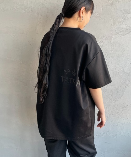 TATRAS（タトラス）の「[TATRAS/タトラス] 別注 GLUTO バック刺繍ロゴ ショートスリーブTシャツ（Tシャツ/カットソー・レディース・ブラック/ホワイト・1/2/3/4）」の15枚目の写真