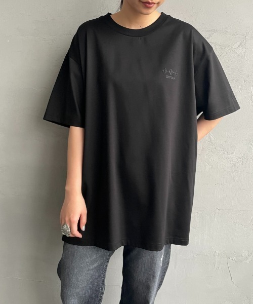 TATRAS（タトラス）の「[TATRAS/タトラス] 別注 GLUTO バック刺繍ロゴ ショートスリーブTシャツ（Tシャツ/カットソー・レディース・ブラック/ホワイト・1/2/3/4）」の16枚目の写真