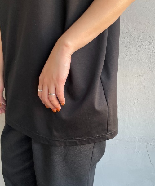 TATRAS（タトラス）の「[TATRAS/タトラス] 別注 GLUTO バック刺繍ロゴ ショートスリーブTシャツ（Tシャツ/カットソー・レディース・ブラック/ホワイト・1/2/3/4）」の21枚目の写真