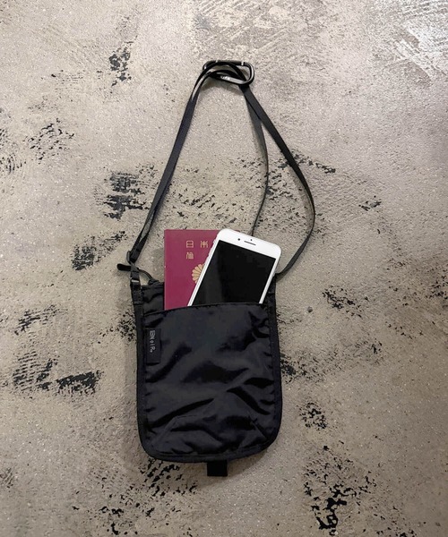 NOIR(ノワール)の「light mini shoulder(ショルダーバッグ・メンズ・ブラック/ブラック系その他・FREE)」の8枚目の写真