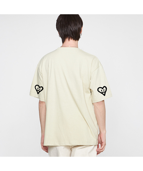 GRAVER（グレーバー）の「[ユニセックス]エルボースプレーハートスマイル半袖Tシャツ_4カラー（Tシャツ/カットソー・レディース・ブラック/ネイビー/ベージュ/ホワイト・LARGE/MEDIUM/SMALL）」の3枚目の写真