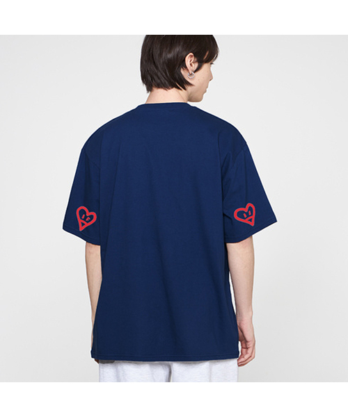 GRAVER（グレーバー）の「[ユニセックス]エルボースプレーハートスマイル半袖Tシャツ_4カラー（Tシャツ/カットソー・レディース・ブラック/ネイビー/ベージュ/ホワイト・LARGE/MEDIUM/SMALL）」の4枚目の写真