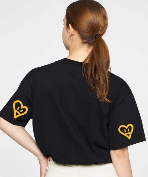 GRAVER（グレーバー）の「[ユニセックス]エルボースプレーハートスマイル半袖Tシャツ_4カラー（Tシャツ/カットソー・レディース・ブラック/ネイビー/ベージュ/ホワイト・LARGE/MEDIUM/SMALL）」の16枚目の写真