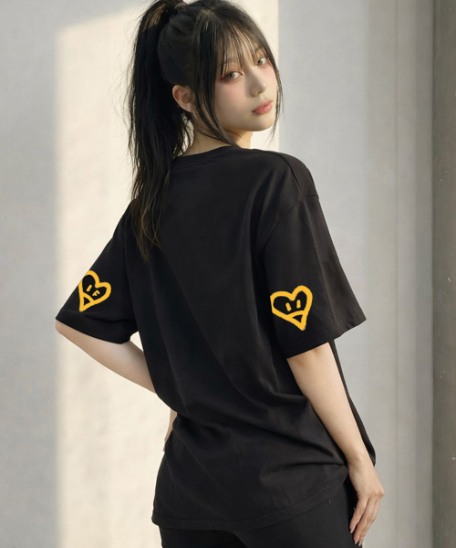GRAVER（グレーバー）の「[ユニセックス]エルボースプレーハートスマイル半袖Tシャツ_4カラー（Tシャツ/カットソー・レディース・ブラック/ネイビー/ベージュ/ホワイト・LARGE/MEDIUM/SMALL）」の8枚目の写真