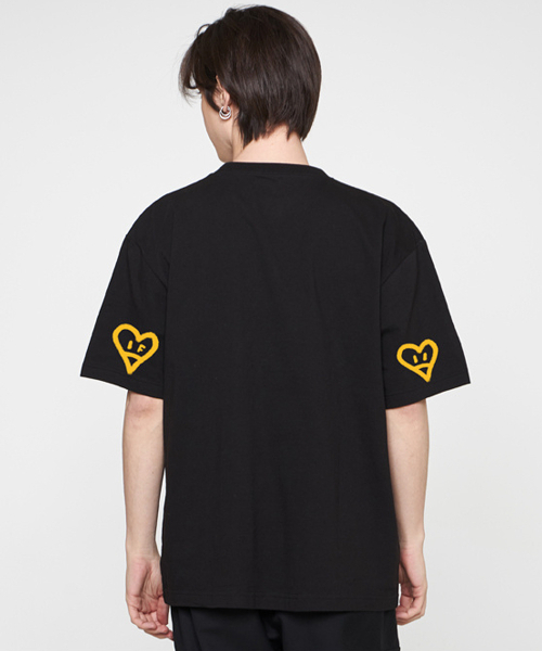 GRAVER（グレーバー）の「[ユニセックス]エルボースプレーハートスマイル半袖Tシャツ_4カラー（Tシャツ/カットソー・レディース・ブラック/ネイビー/ベージュ/ホワイト・LARGE/MEDIUM/SMALL）」の5枚目の写真