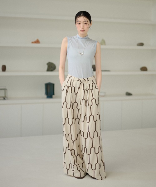 LAULEN（ローレン）の「geometric pattern tuck wide pants /ジオメトリック柄タックワイドパンツ（その他パンツ・レディース・ブラック/ブラウン・M/S）」の7枚目の写真