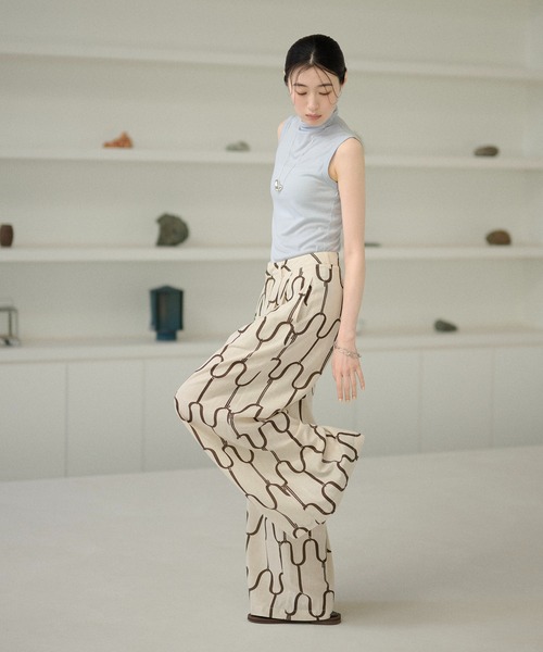 LAULEN（ローレン）の「geometric pattern tuck wide pants /ジオメトリック柄タックワイドパンツ（その他パンツ・レディース・ブラック/ブラウン・M/S）」の8枚目の写真