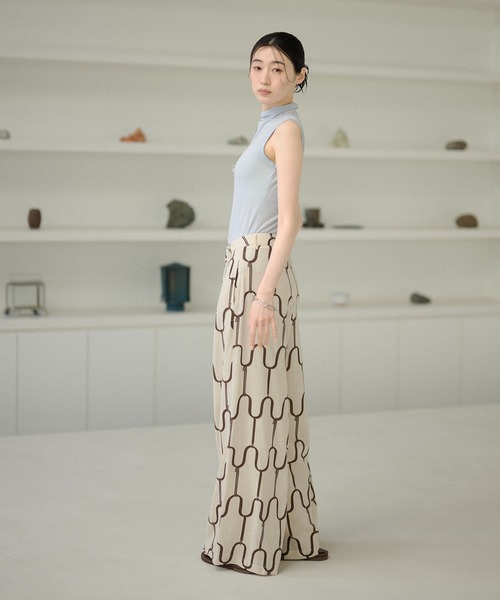LAULEN（ローレン）の「geometric pattern tuck wide pants /ジオメトリック柄タックワイドパンツ（その他パンツ・レディース・ブラック/ブラウン・M/S）」の9枚目の写真
