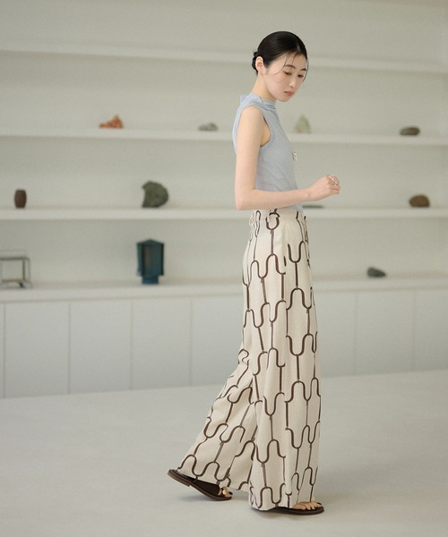 LAULEN（ローレン）の「geometric pattern tuck wide pants /ジオメトリック柄タックワイドパンツ（その他パンツ・レディース・ブラック/ブラウン・M/S）」の11枚目の写真