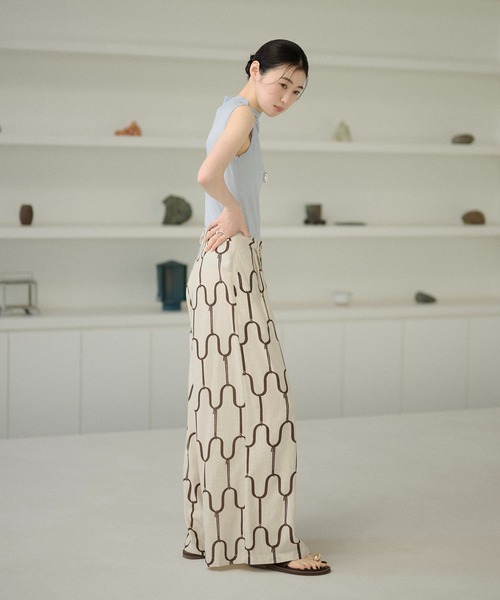 LAULEN（ローレン）の「geometric pattern tuck wide pants /ジオメトリック柄タックワイドパンツ（その他パンツ・レディース・ブラック/ブラウン・M/S）」の12枚目の写真