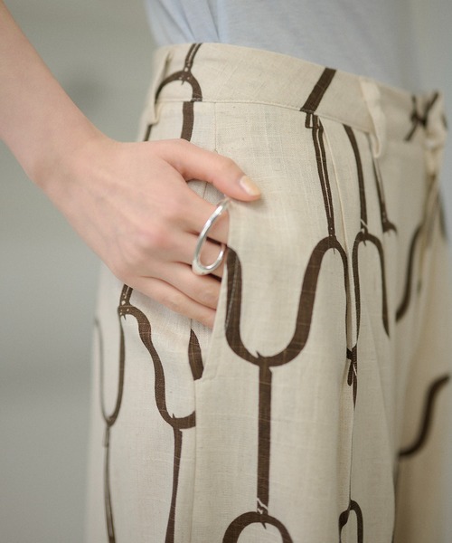 LAULEN（ローレン）の「geometric pattern tuck wide pants /ジオメトリック柄タックワイドパンツ（その他パンツ・レディース・ブラック/ブラウン・M/S）」の15枚目の写真