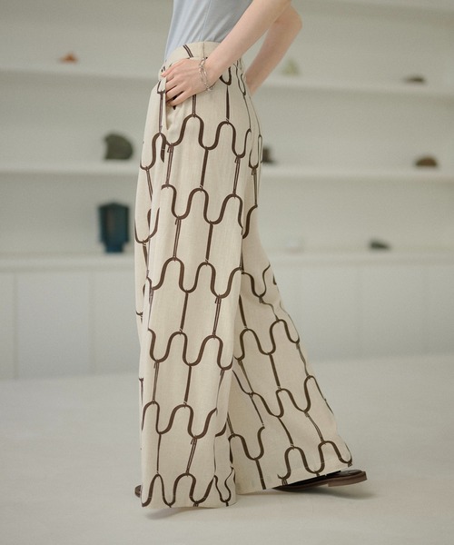 LAULEN（ローレン）の「geometric pattern tuck wide pants /ジオメトリック柄タックワイドパンツ（その他パンツ・レディース・ブラック/ブラウン・M/S）」の18枚目の写真