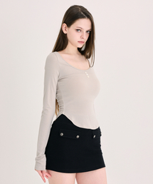 ARCMETHOD（アークメソッド）の「スcoopネックボタンロングスリーブトップ[ベージュ]（Tシャツ/カットソー）」