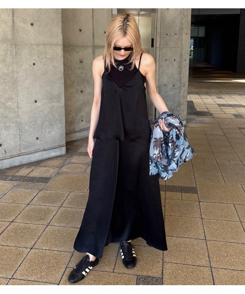 LE CIEL BLEU(ルシェルブルー)の「サテンキャミソールドレス / Satin Camisole Dress(ワンピース・レディース・ブラック/ゴールド・36/38)」の2枚目の写真