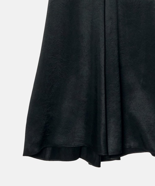 LE CIEL BLEU(ルシェルブルー)の「サテンキャミソールドレス / Satin Camisole Dress(ワンピース・レディース・ブラック/ゴールド・36/38)」の19枚目の写真