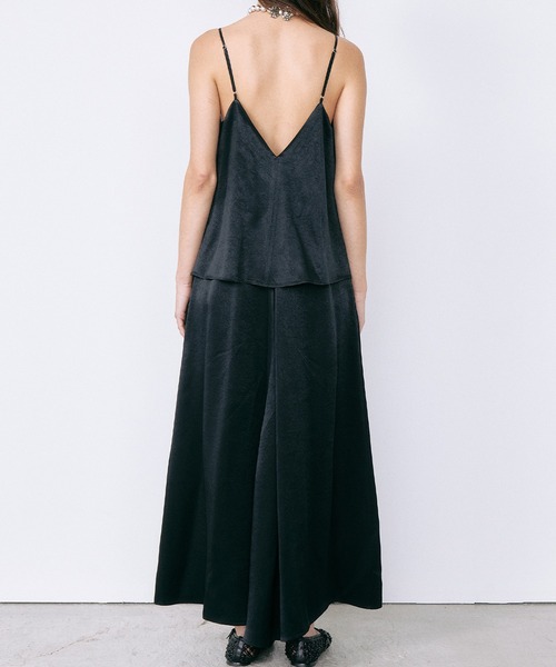 LE CIEL BLEU(ルシェルブルー)の「サテンキャミソールドレス / Satin Camisole Dress(ワンピース・レディース・ブラック/ゴールド・36/38)」の16枚目の写真