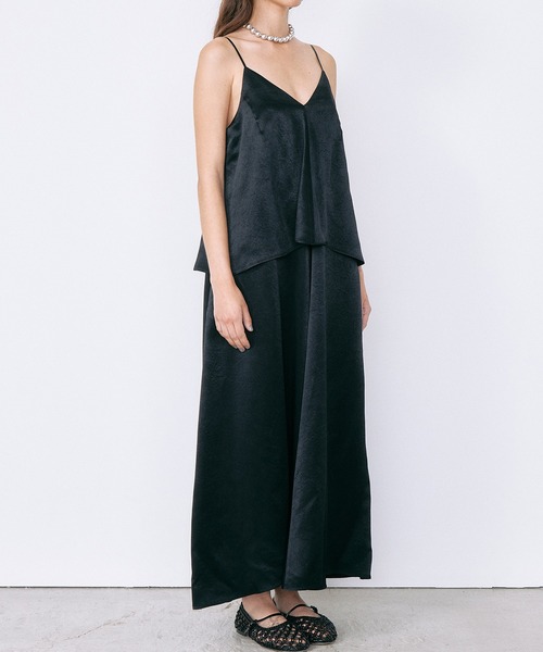 LE CIEL BLEU(ルシェルブルー)の「サテンキャミソールドレス / Satin Camisole Dress(ワンピース・レディース・ブラック/ゴールド・36/38)」の14枚目の写真
