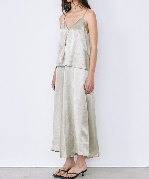 LE CIEL BLEU(ルシェルブルー)の「サテンキャミソールドレス / Satin Camisole Dress(ワンピース・レディース・ブラック/ゴールド・36/38)」の12枚目の写真