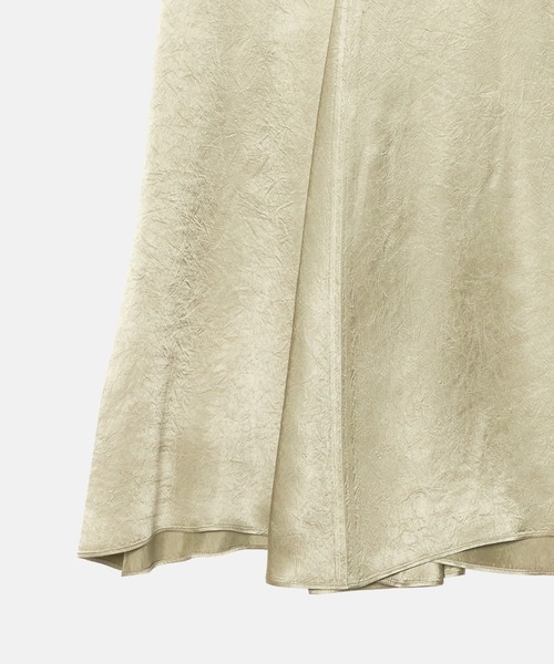 LE CIEL BLEU(ルシェルブルー)の「サテンキャミソールドレス / Satin Camisole Dress(ワンピース・レディース・ブラック/ゴールド・36/38)」の7枚目の写真
