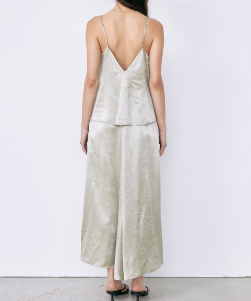 LE CIEL BLEU(ルシェルブルー)の「サテンキャミソールドレス / Satin Camisole Dress(ワンピース・レディース・ブラック/ゴールド・36/38)」の4枚目の写真