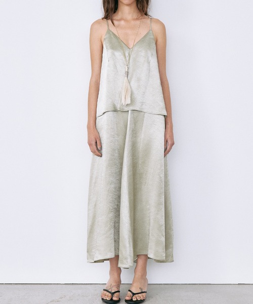 LE CIEL BLEU(ルシェルブルー)の「サテンキャミソールドレス / Satin Camisole Dress(ワンピース・レディース・ブラック/ゴールド・36/38)」の3枚目の写真