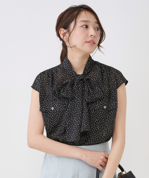 COUP DE CHANCE(クードシャンス)の「【手洗い可】シアーボウタイブラウス(シャツ/ブラウス・レディース・ブラック系/ライトオレンジ系1/ホワイト系3・36/34/40/38)」の2枚目の写真